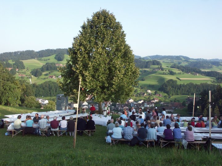 Fast 90 Personen feierten den Gottesdienst
