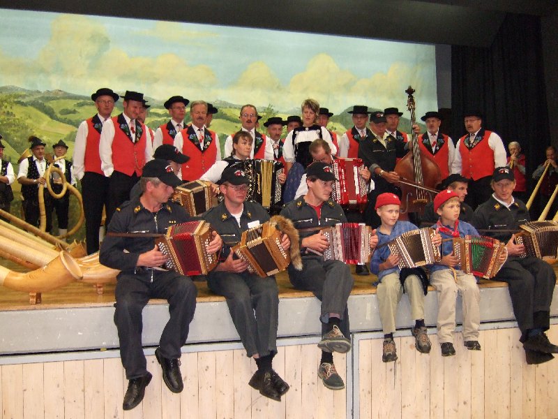Stimmungsvolles musikalisches Schlussbukett am samst�glichen D�rfliabend